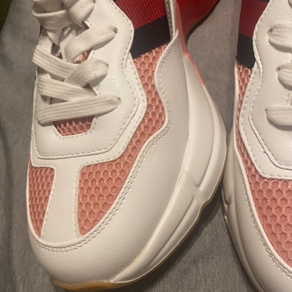 Gucci tennis shoe worn once. - Picture 5 of 7